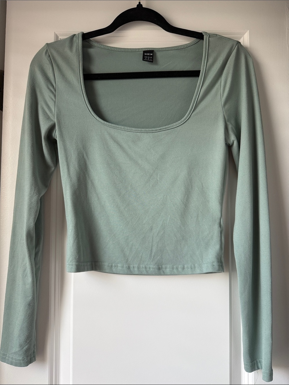 SHEIN Sage Green Scoop Neck Long Sleeve Crop Top